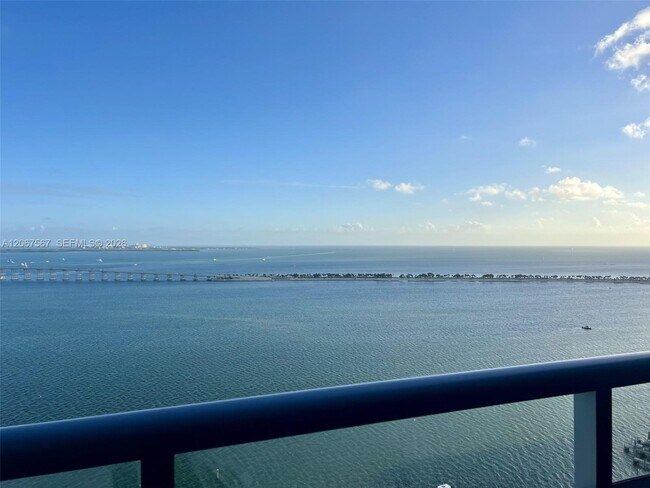 Building Photo - 1541 Brickell Ave