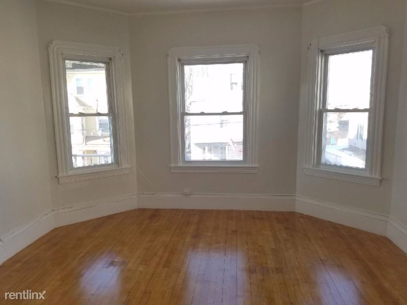 Primary Photo - 102 Winthrop St