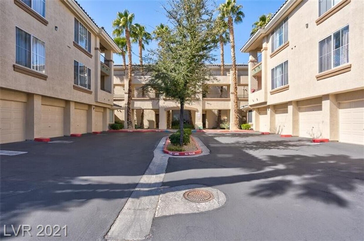 Primary Photo - DOWNSTAIRS 2 BEDROOM CONDO IN GUARD GATED ...