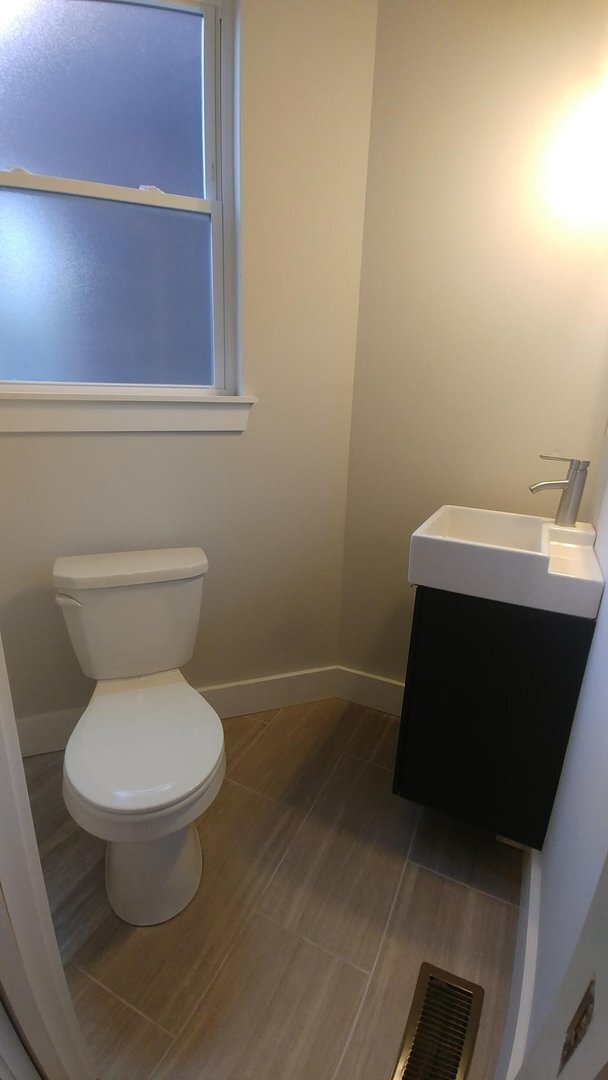 Building Photo - 3 Bedroom 1.5 Bathroom House for Rent