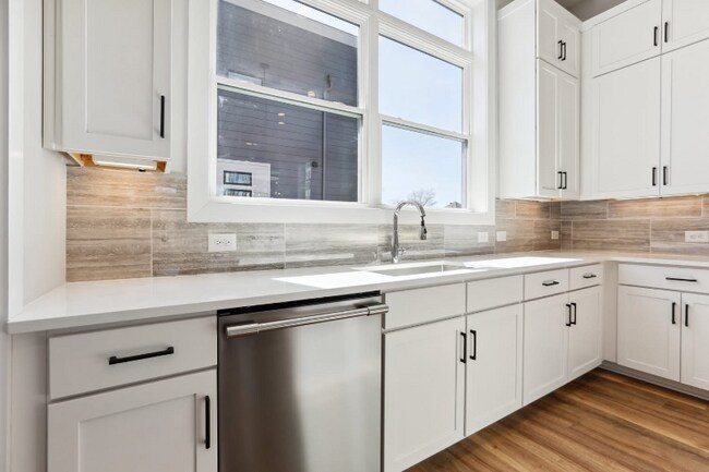 Foto del edificio - 107 E 9th St