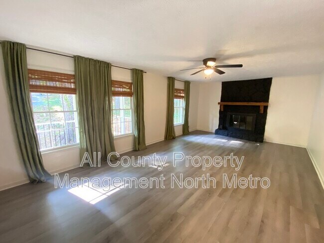 Building Photo - 410 Riverlake Ct