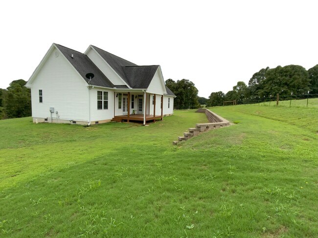 Foto del edificio - 135 Evans Rd