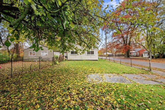 Building Photo - Remodeled Detroit rental available now!