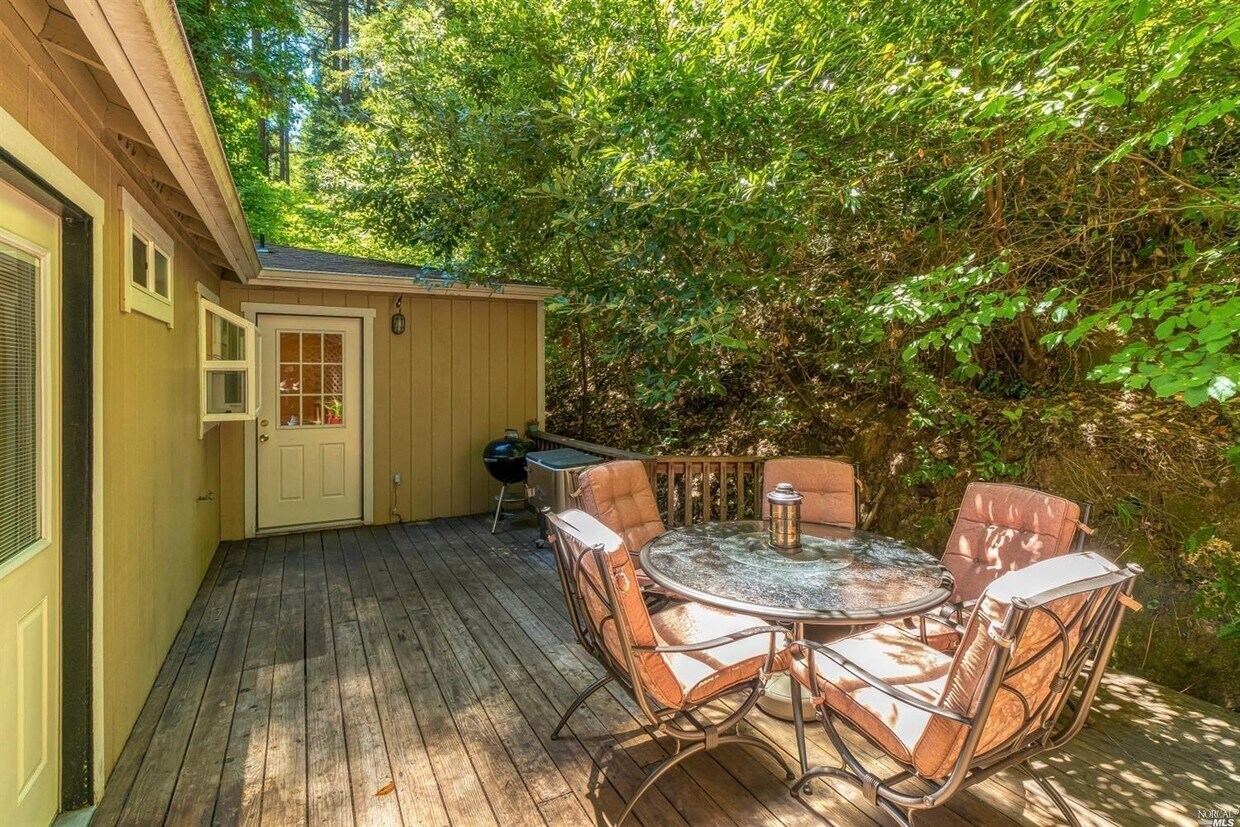 19026 Hidden Valley Rd, Guerneville, CA 95446 House Rental in