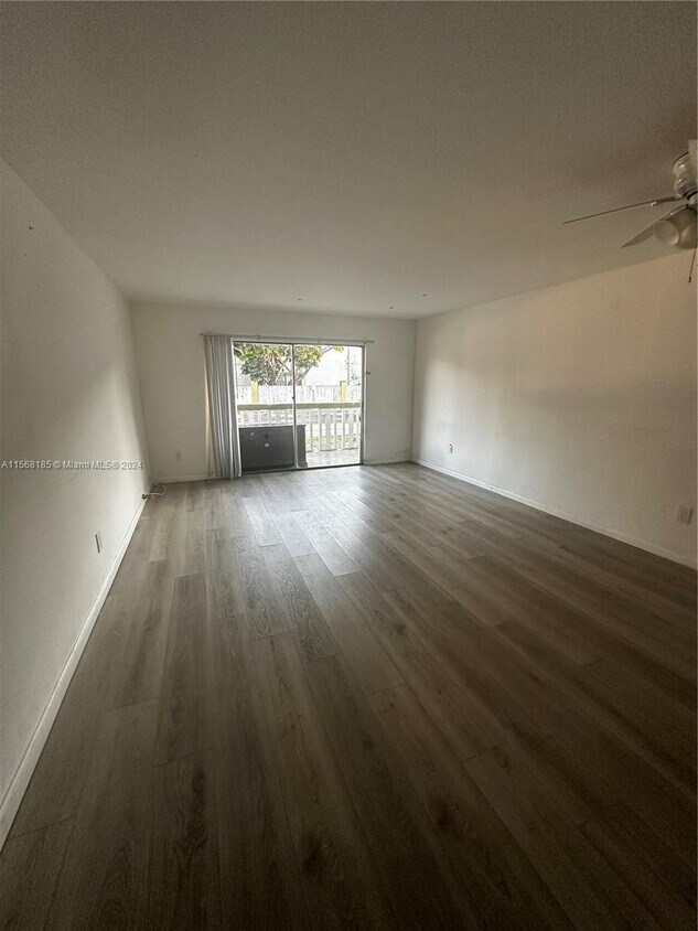 Foto del edificio - 15205 NE 6th Ave