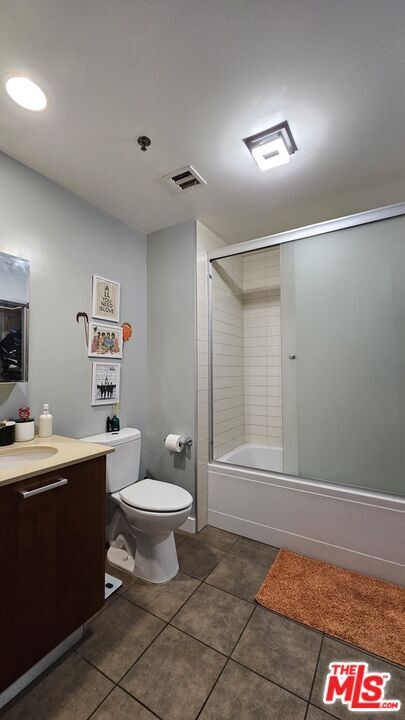 Foto del edificio - 645 W 9th St
