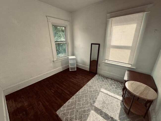 Foto del edificio - 11226 Ashbury Ave