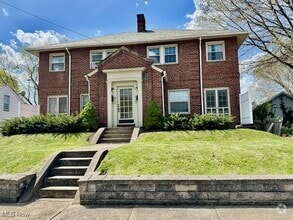 Building Photo - 1725 Yale Ave NW