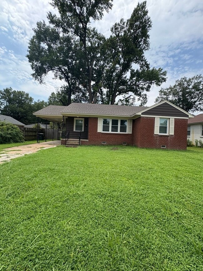 Building Photo - 1801 Myrna Ln