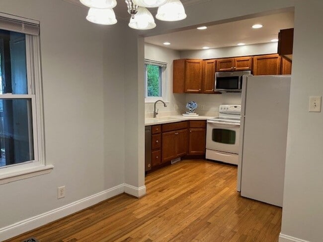 Building Photo - Spacious 3-Bedroom, 2-Bath located in the heart of Carrboro
