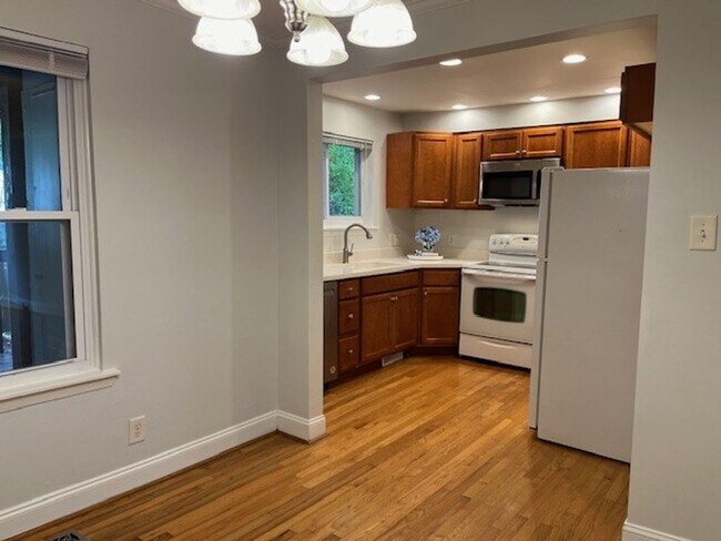 Foto del edificio - Spacious 3-Bedroom, 2-Bath located in the heart of Carrboro