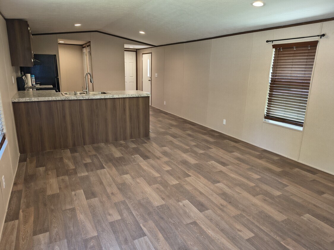 Foto del edificio - 730 Case Cove Rd