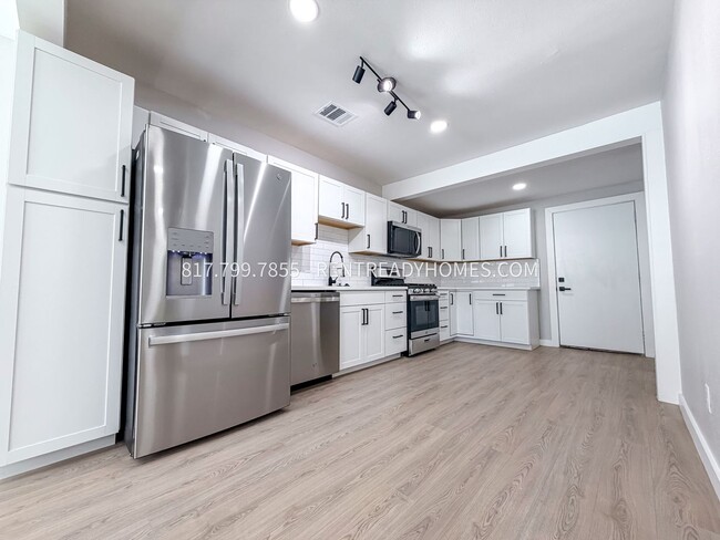 Building Photo - 6927 Moss Rose St