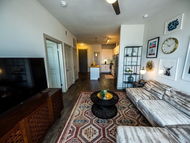 Building Photo - 509 Elm St