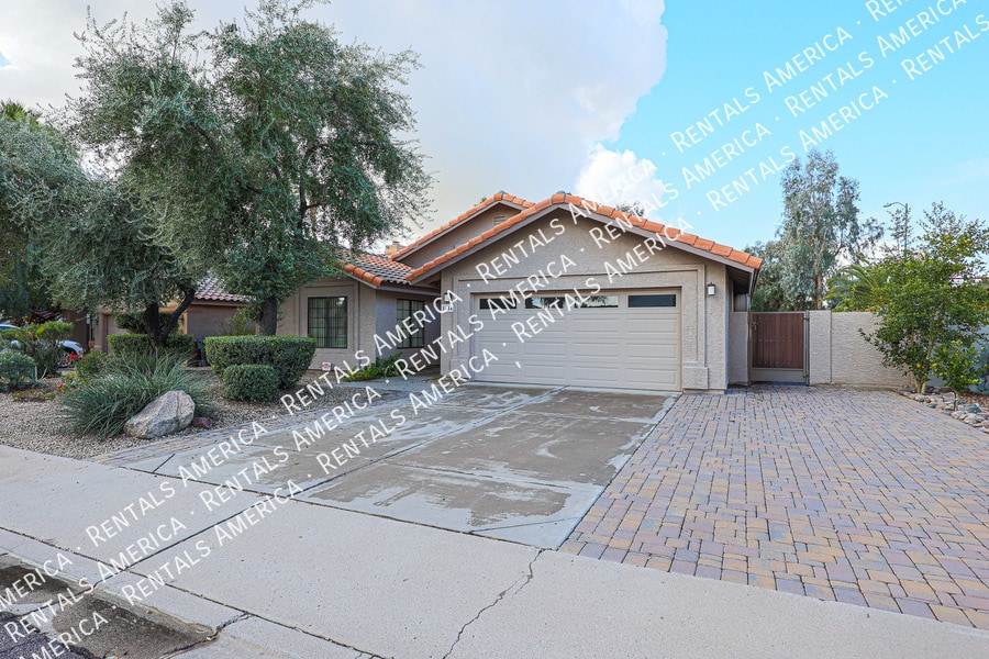Primary Photo - 8444 N 85th St