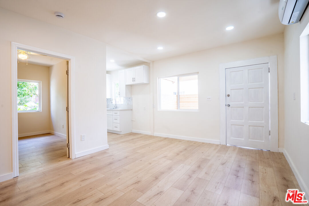 Foto principal - 1245 S Berendo St