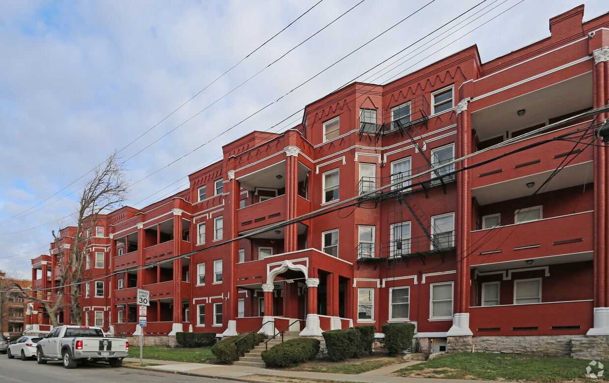 Primary Photo - The Roslyn