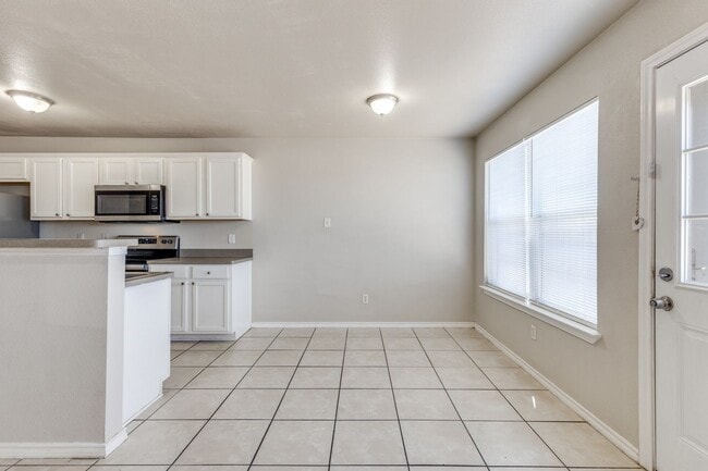 Building Photo - 4608 Alamosa St