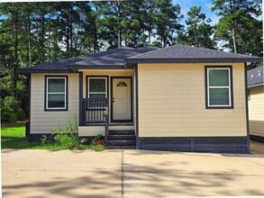 Building Photo - 11187 Greenway Dr