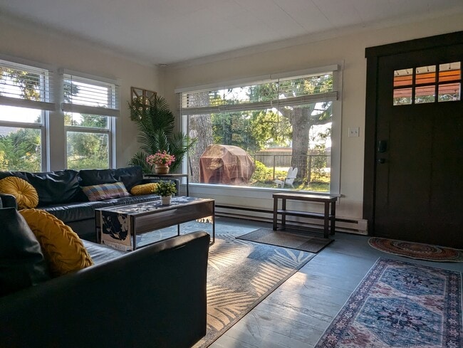 Building Photo - Farm House