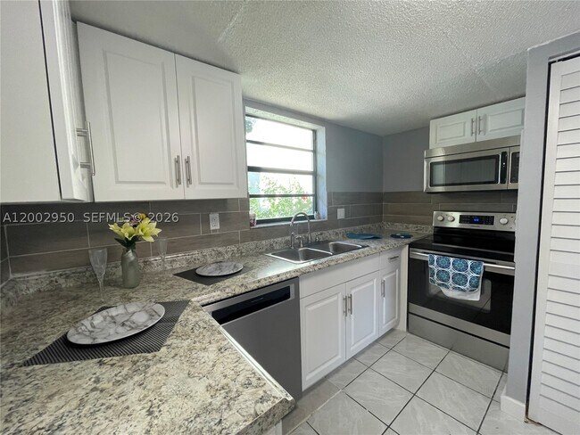 Foto del edificio - 20511 NW 15th Ave
