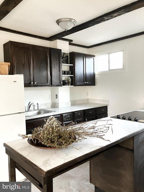 Building Photo - 131 N Main St