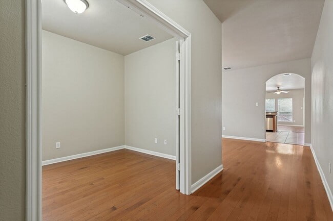 Building Photo - 6707 Buckhorn Cliff