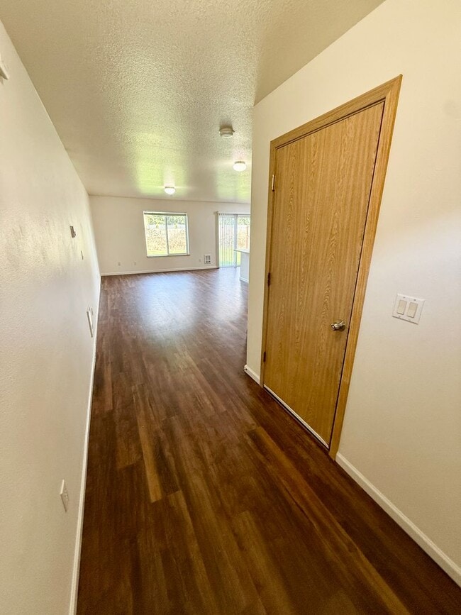Building Photo - Newly Remodeled 3-Bed, 2.5-Bath Duplex for Rent in Longview