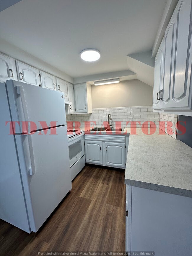 Foto del edificio - 302 E Clinton St