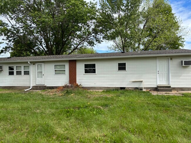 Building Photo - 405 Joan Dr