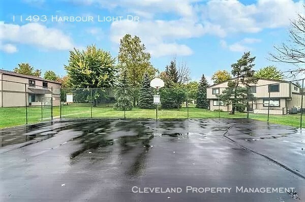 Building Photo - 2 Bedroom North Royalton Condo