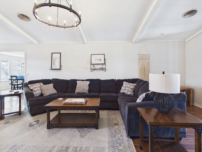 Foto del edificio - 7727 Cervin Dr