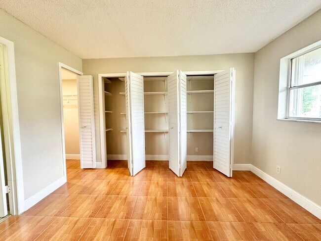 Foto del edificio - 8001 Fairview Dr