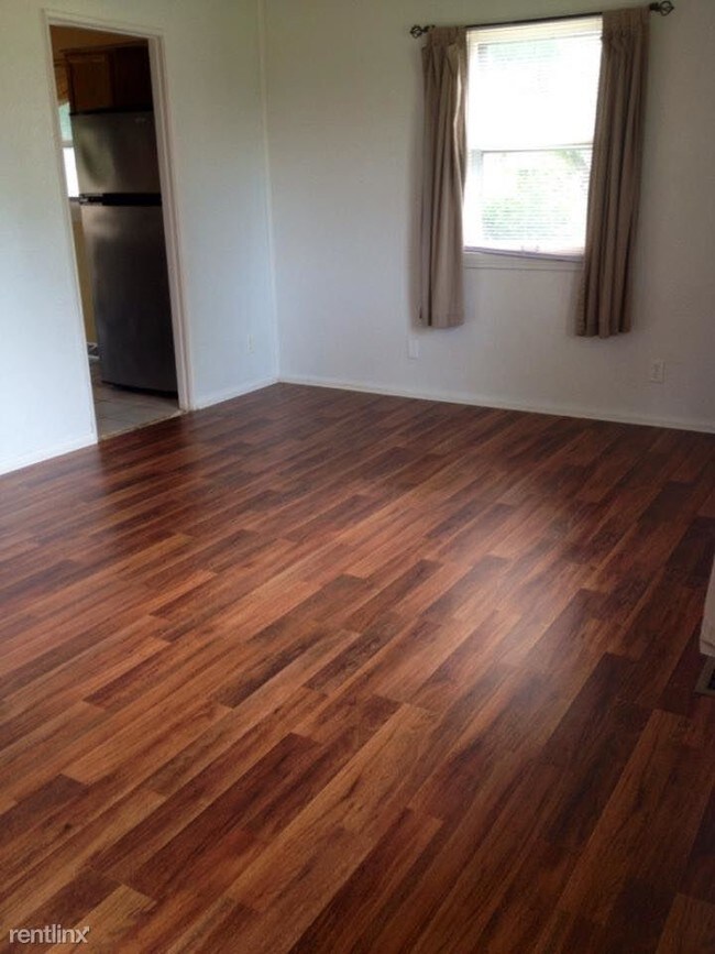 Building Photo - 916 W Willow Ln