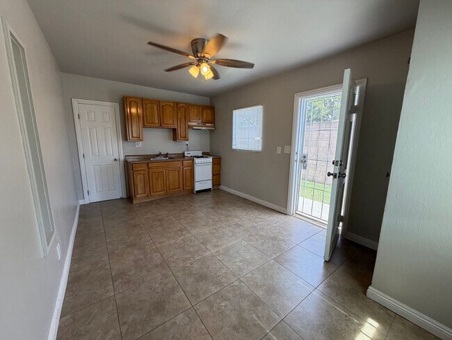 Foto del edificio - 339 E 19th St