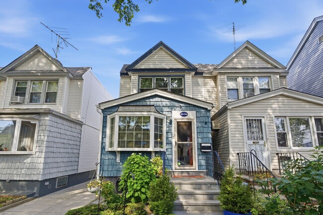 Fully Furnished Family Home in Glendale, NY - Fully Furnished Family Home in Glendale, NY