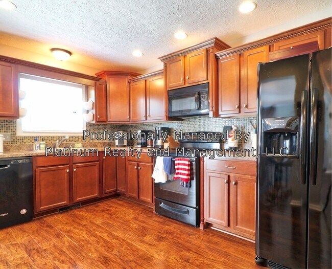 Building Photo - 3582 Southwood Dr