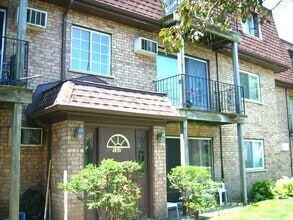 Building Photo - 107 E Dundee Rd