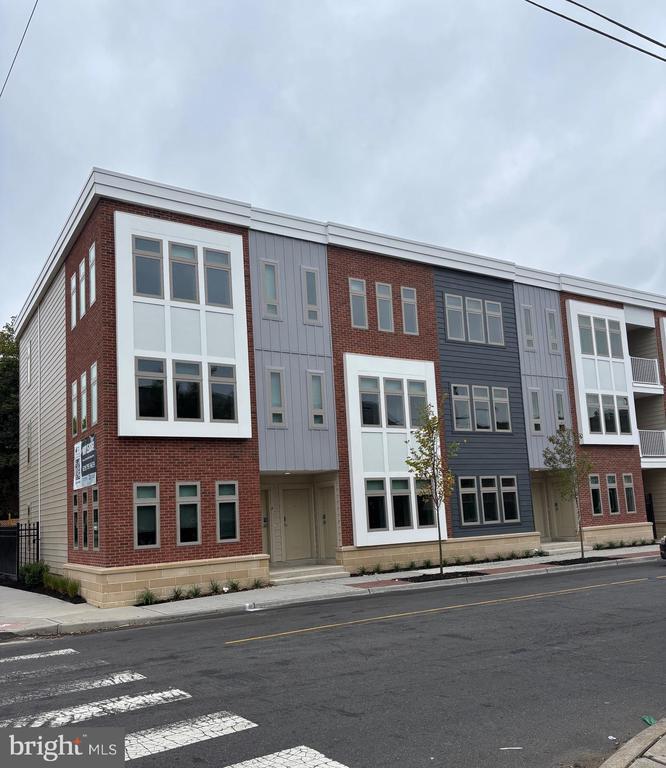Primary Photo - 200 Hamilton Ave