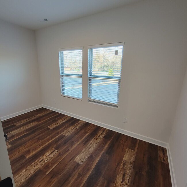 Building Photo - Spacious 4BR/.5BA Home in Steele Creek