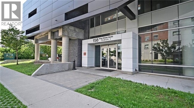 Photo du bâtiment - 158 King St N