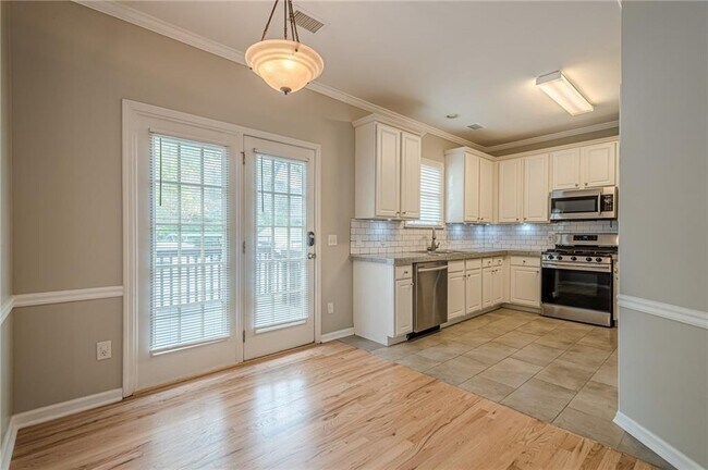 Building Photo - 720 Gardenside Cir SE
