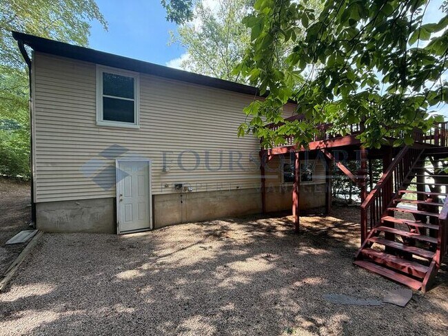 Building Photo - Cozy 4-Bed / 2-Bath Home with Main-Level Bedrooms, Large Backyard & Corner Lot , Near Shelley Lake