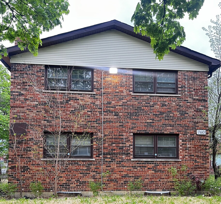 Foto principal - 7601 S Laflin St