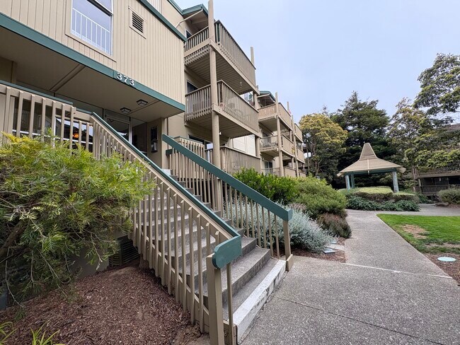 Foto del edificio - 373 Half Moon Ln