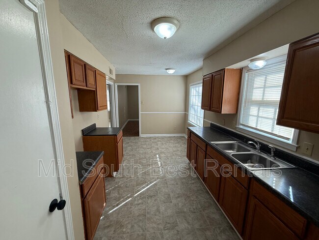 Foto del edificio - 4875 Wooddale Ave