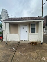 Building Photo - 445 Croyden Rd