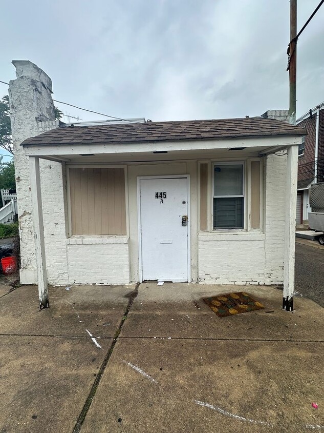 Primary Photo - 445 Croyden Rd