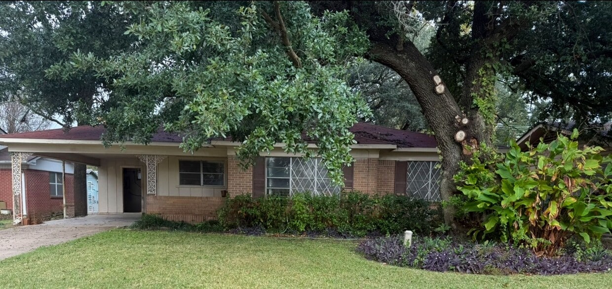 Foto principal - 3 bedroom 1 bath